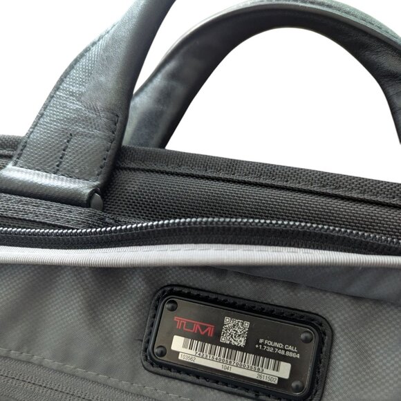 TUMI Black Nylon Laptop/Tablet Case w adjustable shoulder strap - Picture 8 of 12